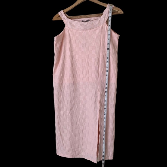 Urban Outfitters NWT Pink Sleeveless Checkered Woven Dress Size Medium Leg Slit - Picture 3 of 8
